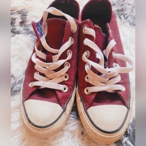 Converse Sneakers 👟 size 6W 😍